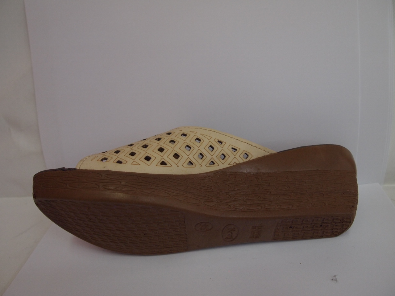 1606B ( size 36/41 )